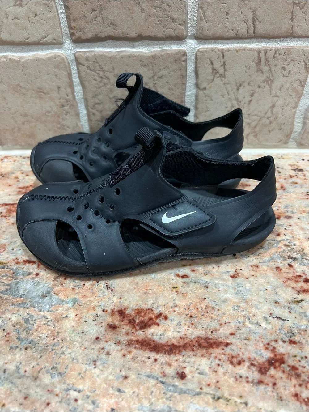 Nike Black Kids' Open-Toe Water Sandals with Hook-and-Loop Strap